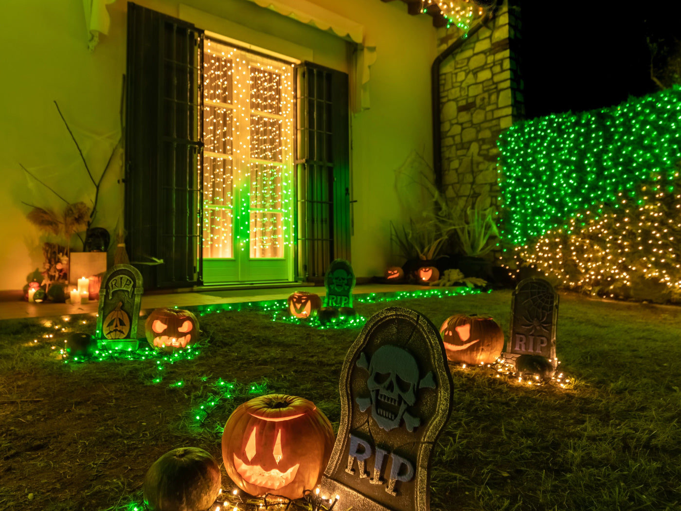 Create a spook-tacular outdoor Halloween display with smart lights!