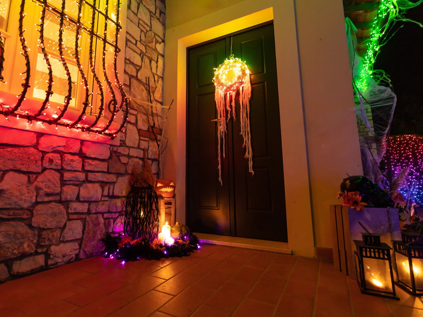 How to use smart lights for the ultimate indoor Halloween party