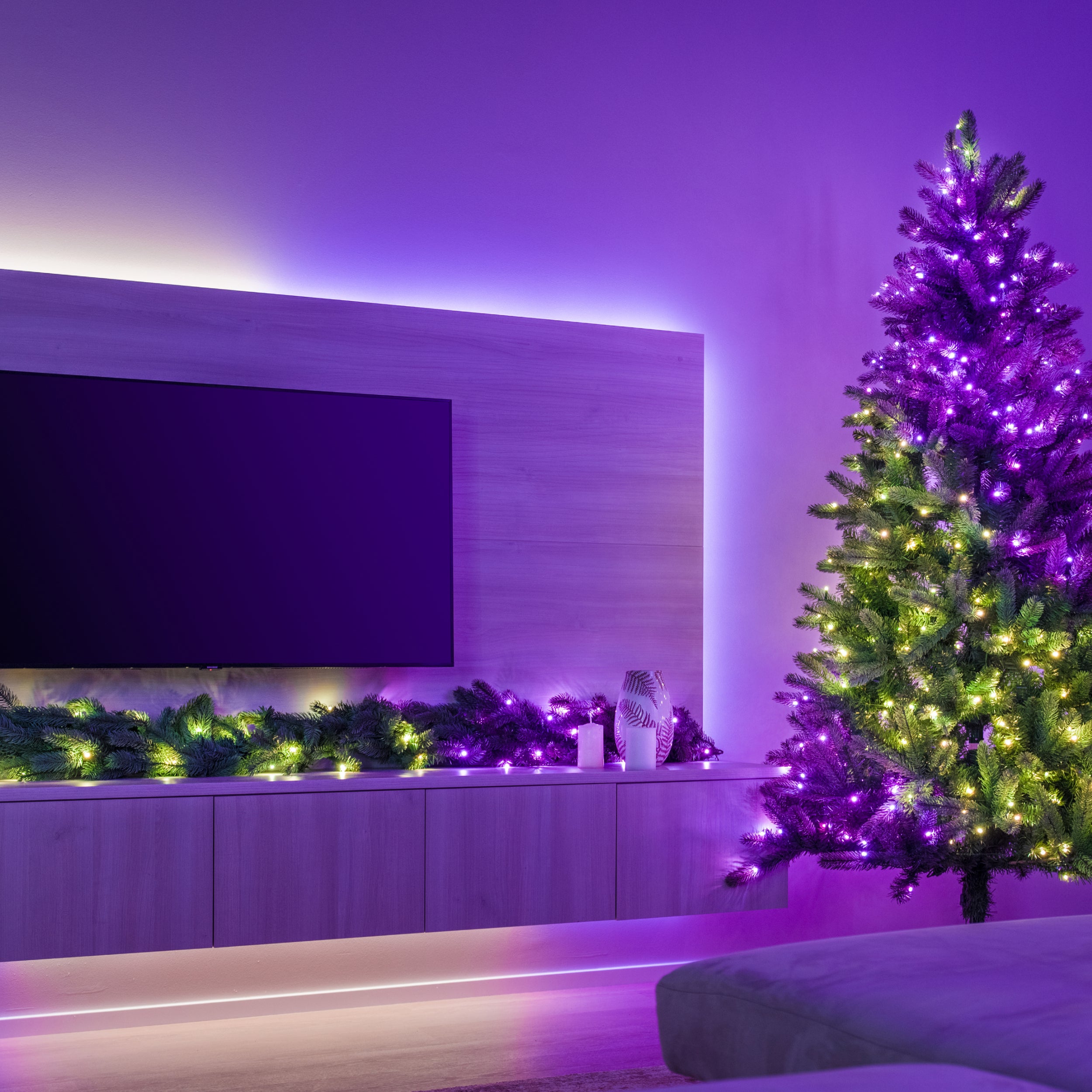 Pre-Lit Christmas Garland for Festive Indoor Decoration | Twinkly