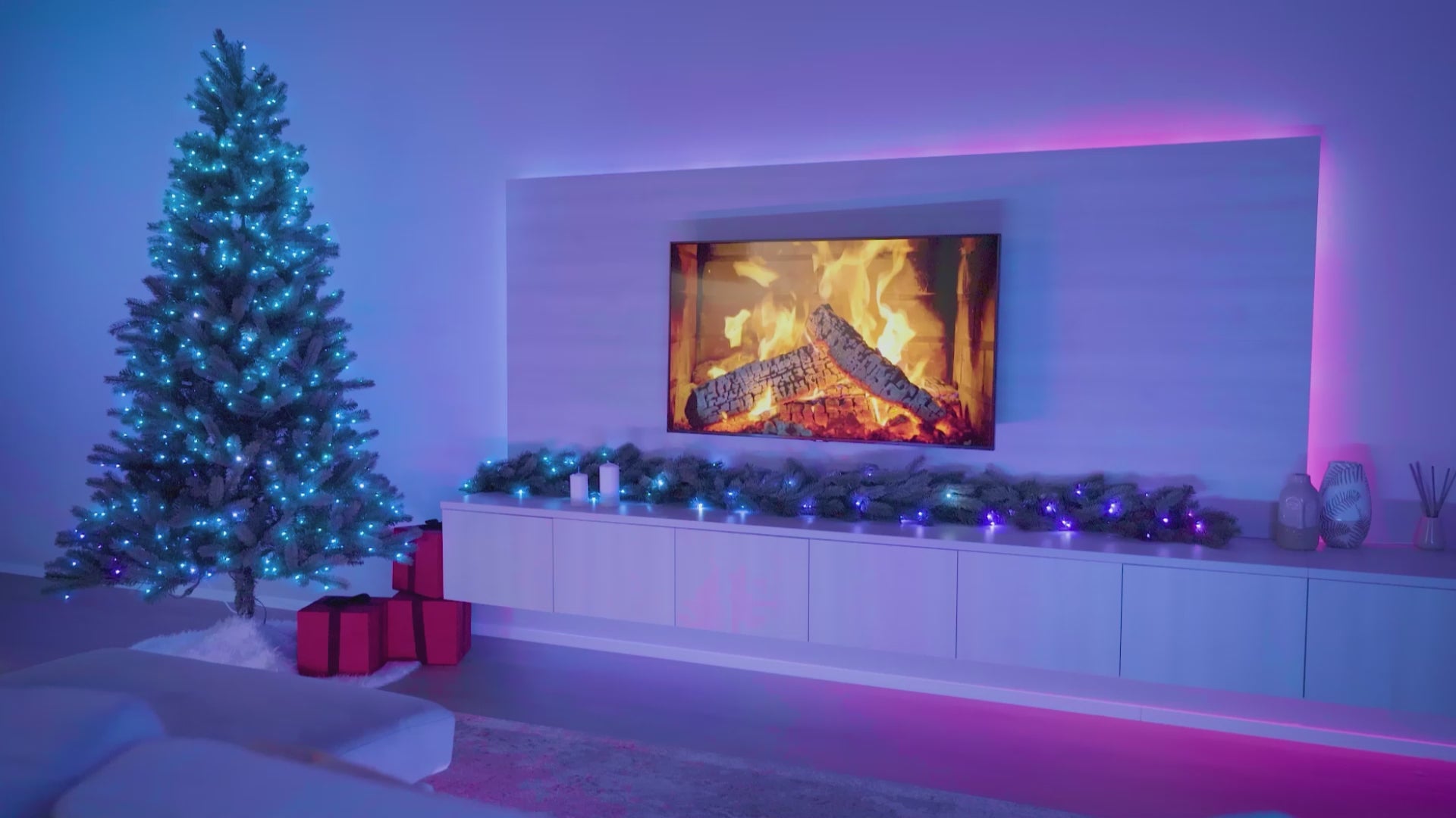 Pre-Lit Christmas Garland for Festive Indoor Decoration | Twinkly